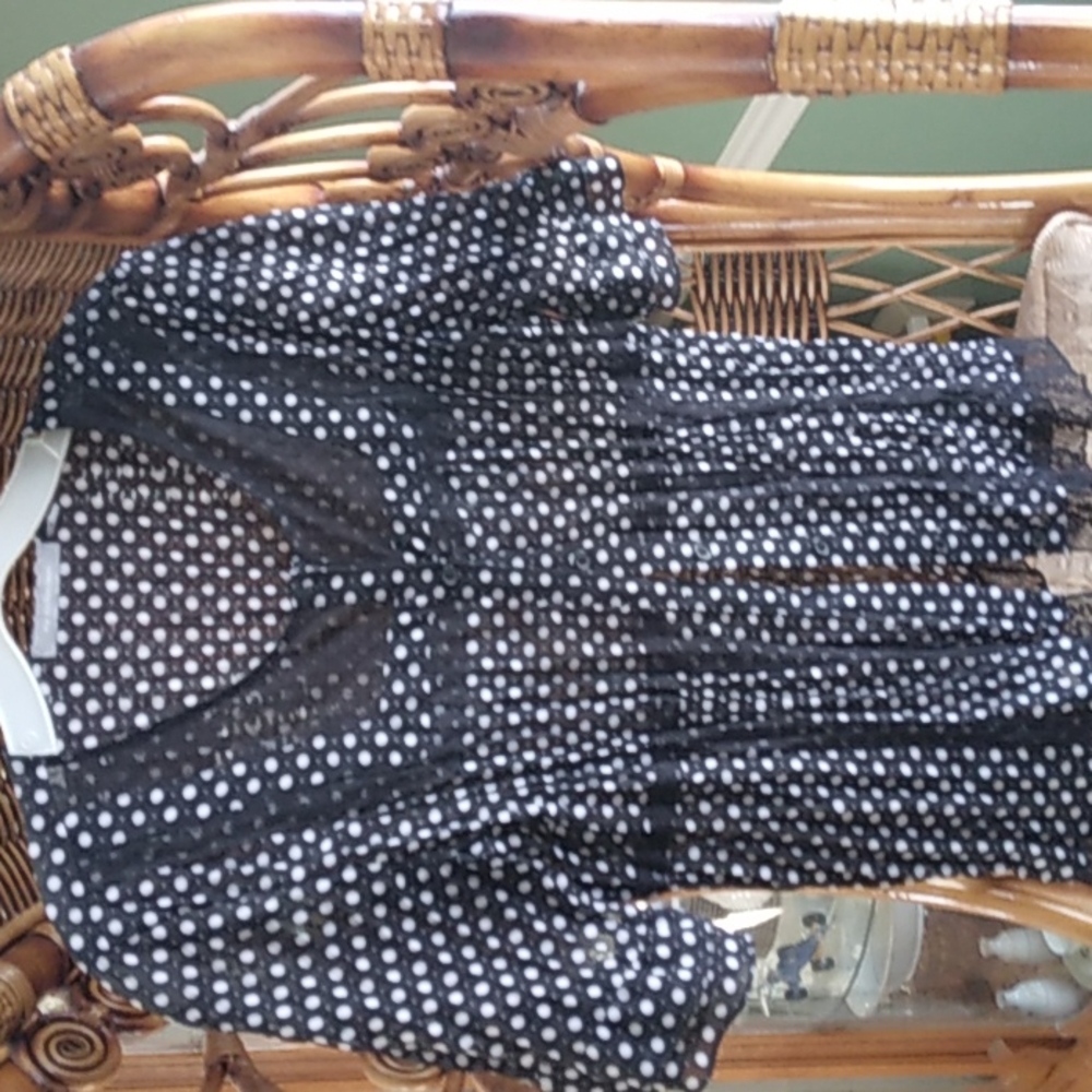 Women's black and white very feminine top